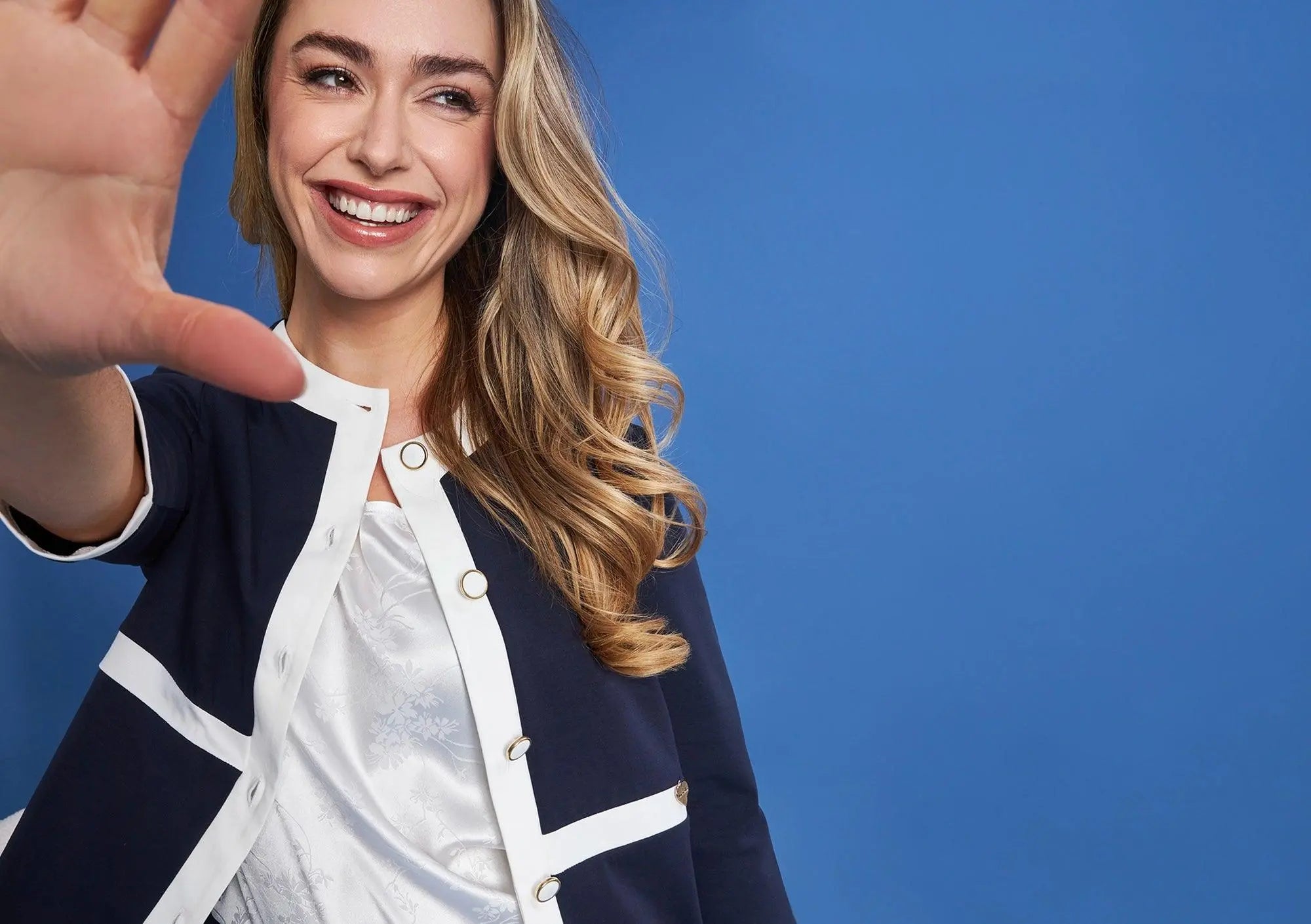 COLLEZIONE CRUISE: UN VIAGGIO TRA BLUE NAVY, DENIM E RIGHE - Dorabella