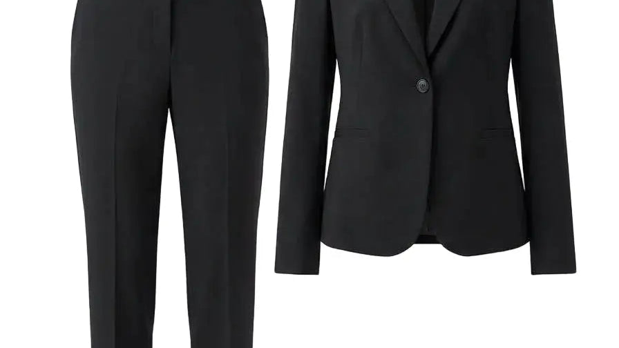 Tailleur Dorabella con giacca monopetto e pantalone gamba dritta, look da ospite per un matrimonio invernale