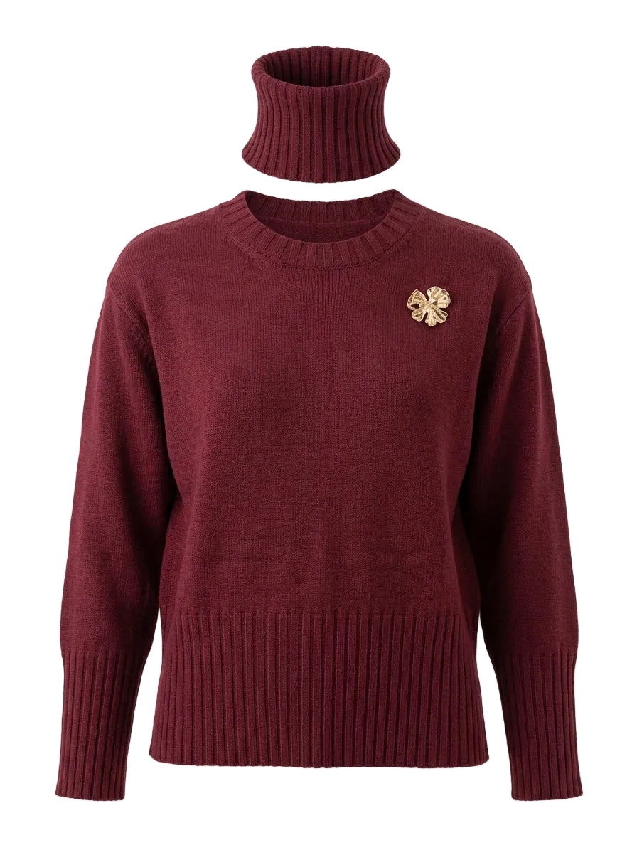 Maglia girocollo con spilla