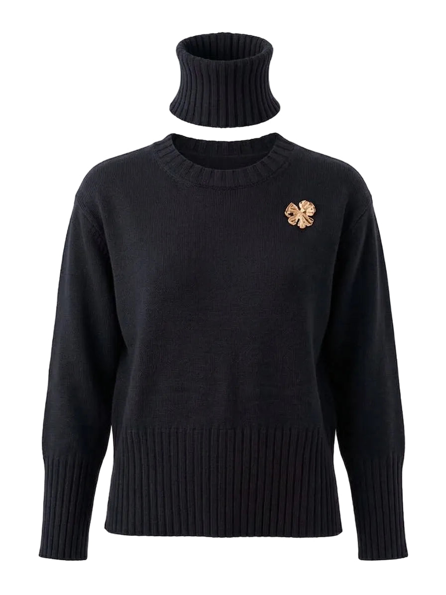 Maglia girocollo con spilla