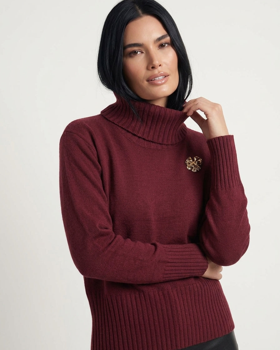 Maglia girocollo con spilla