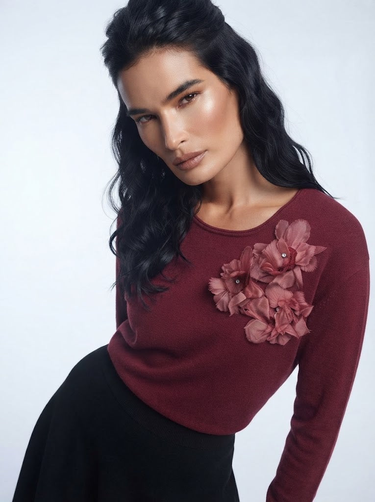 Maglia girocollo con applicazione fiori