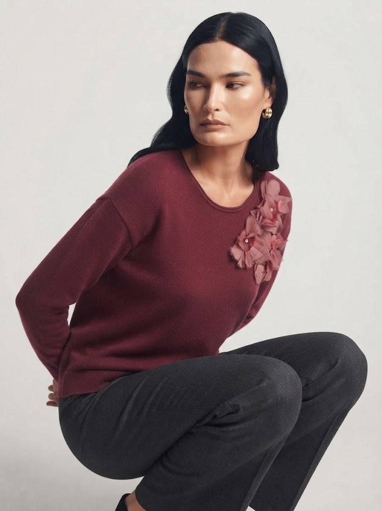 Maglia girocollo con applicazione fiori