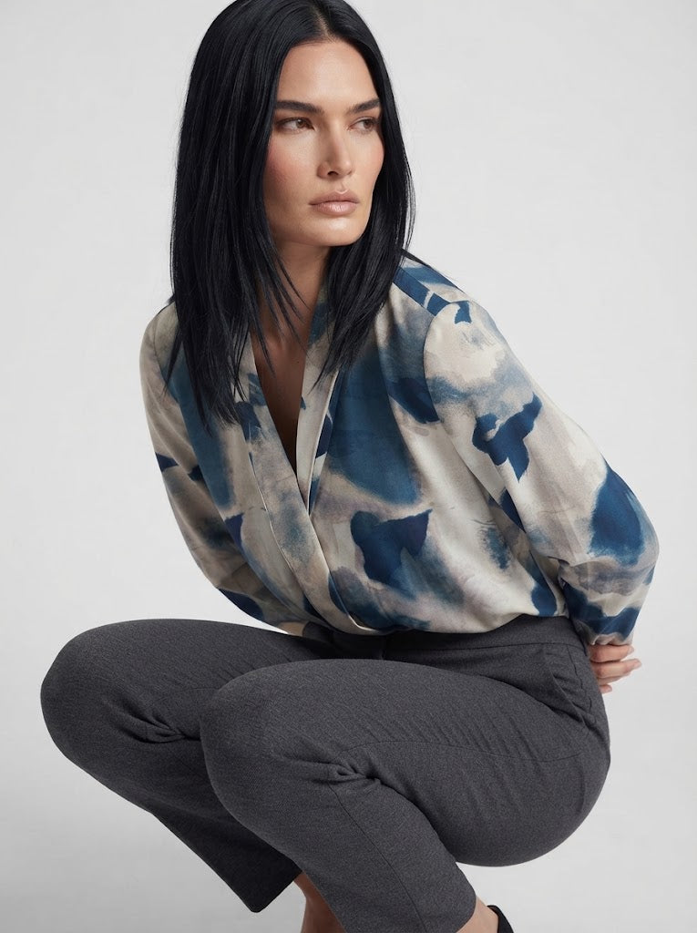 Blusa scollo a V con sciarpetta
