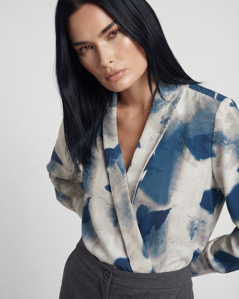 Blusa scollo a V con sciarpetta