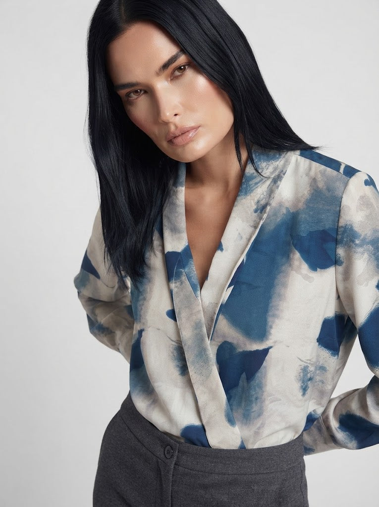 Blusa scollo a V con sciarpetta