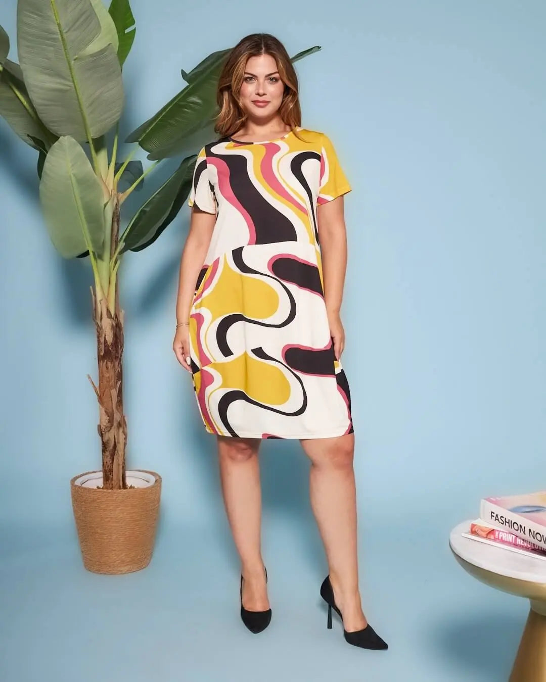 Abito a sacchetto a maniche corte in jersey elasticizzato con fantasia multicolore. FUXIA DORABELLA