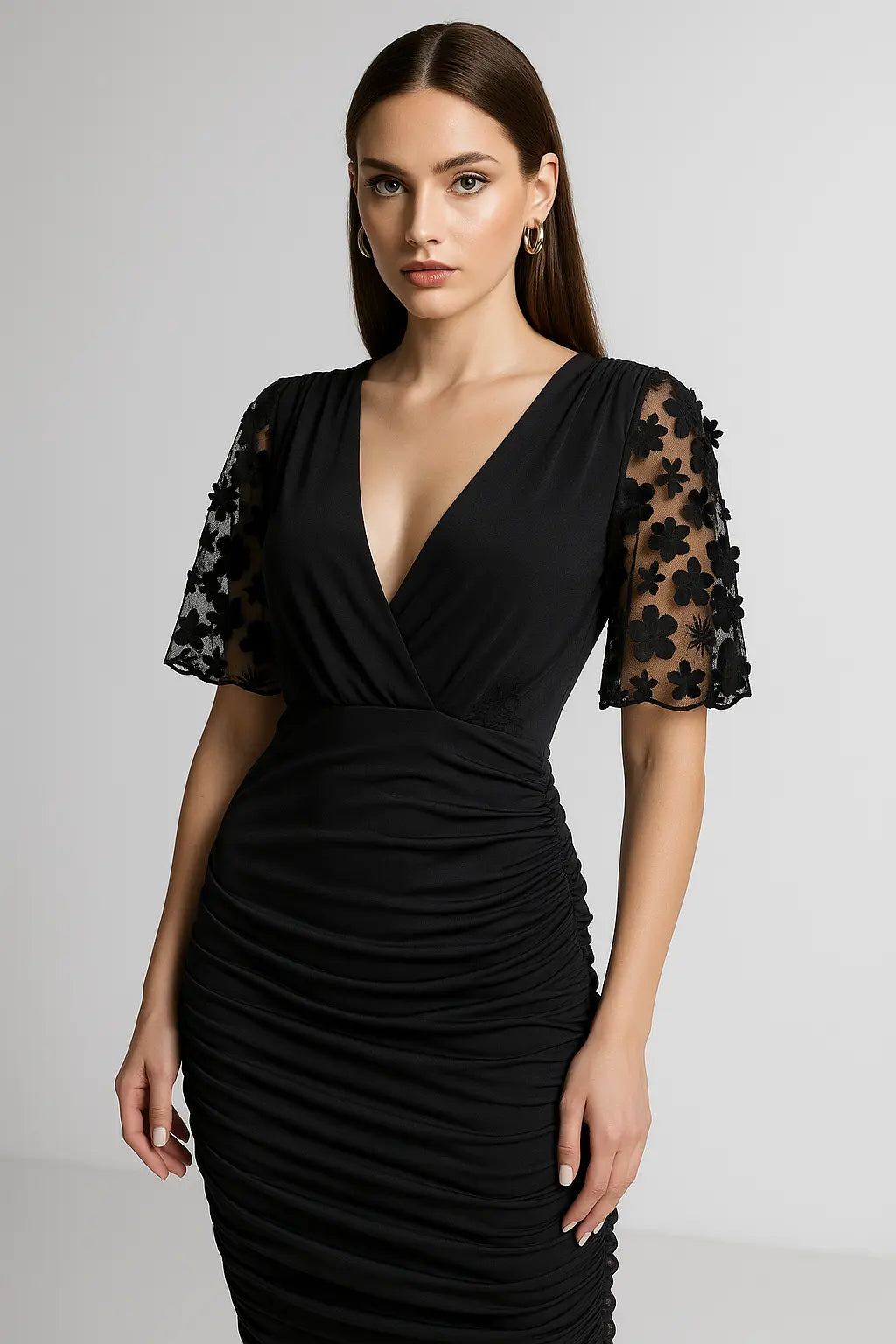 Abito con finto incrocio e maniche in pizzo in tessuto stretch nero Unica by Dorabella