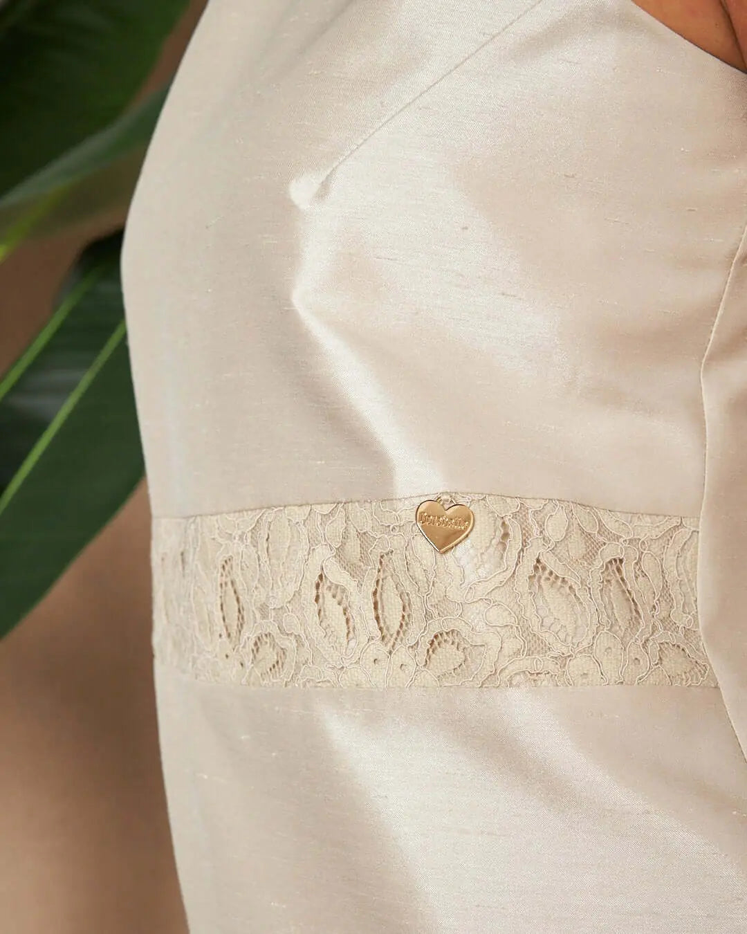 Abito giromanica a tubino in shantung con inserto in pizzo in vita CHAMPAGNE DORABELLA COUTURE