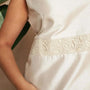 Abito giromanica a tubino in shantung con inserto in pizzo in vita DORABELLA COUTURE