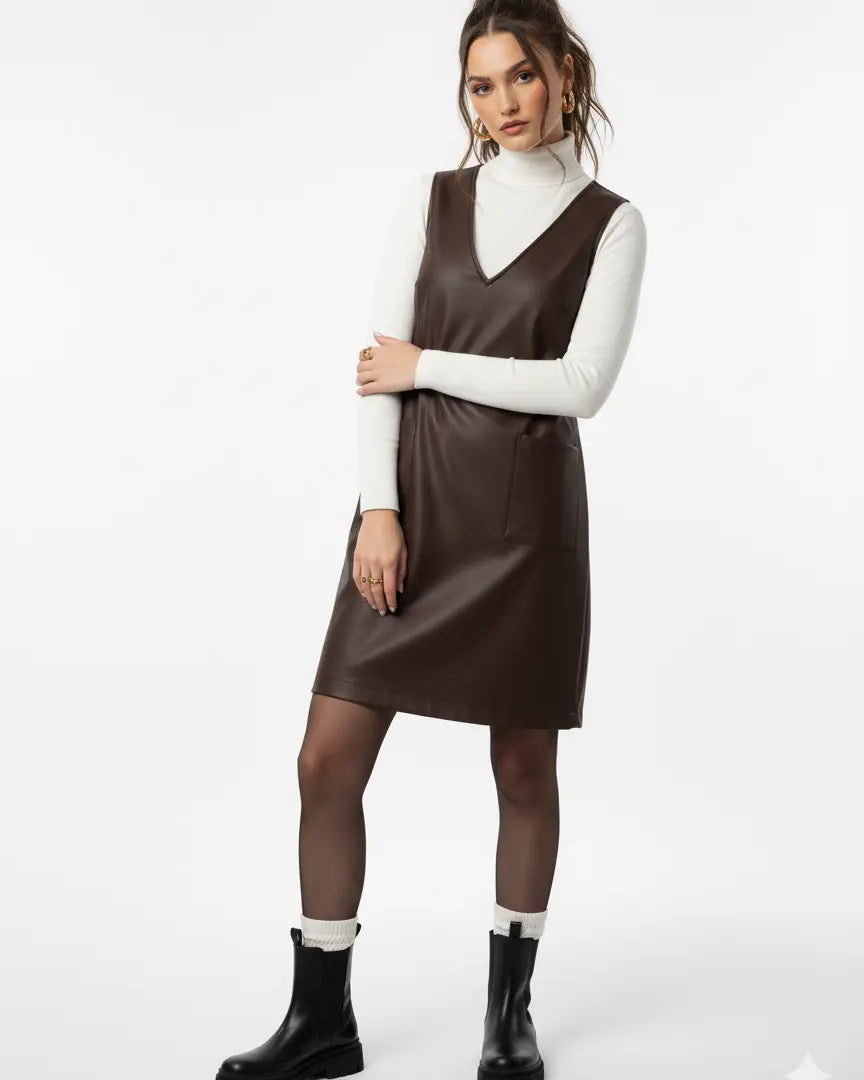 Abito in eco pelle con scollo a V DORABELLA