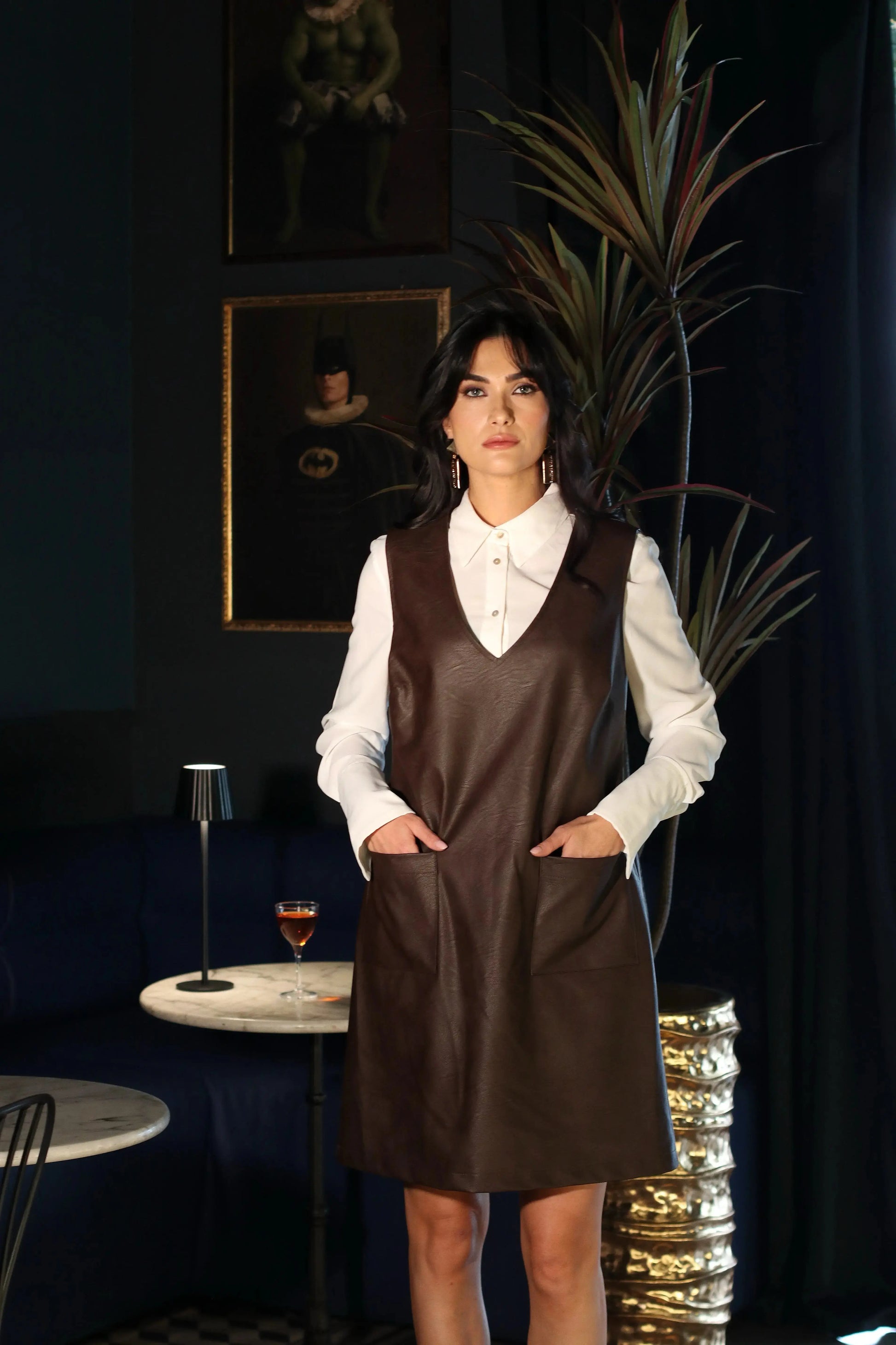 Abito in eco pelle con scollo a V DORABELLA