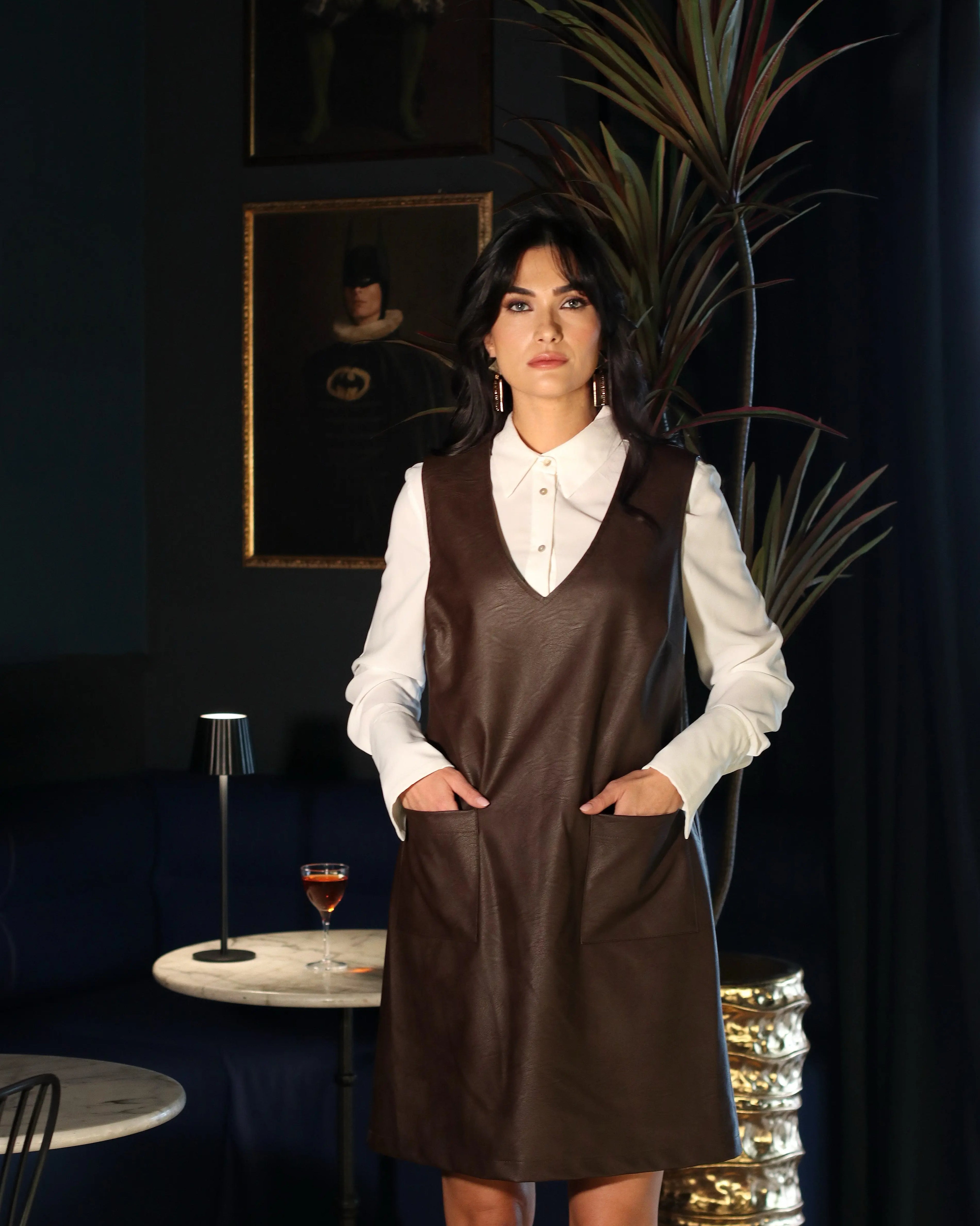 Abito in eco pelle con scollo a V DORABELLA