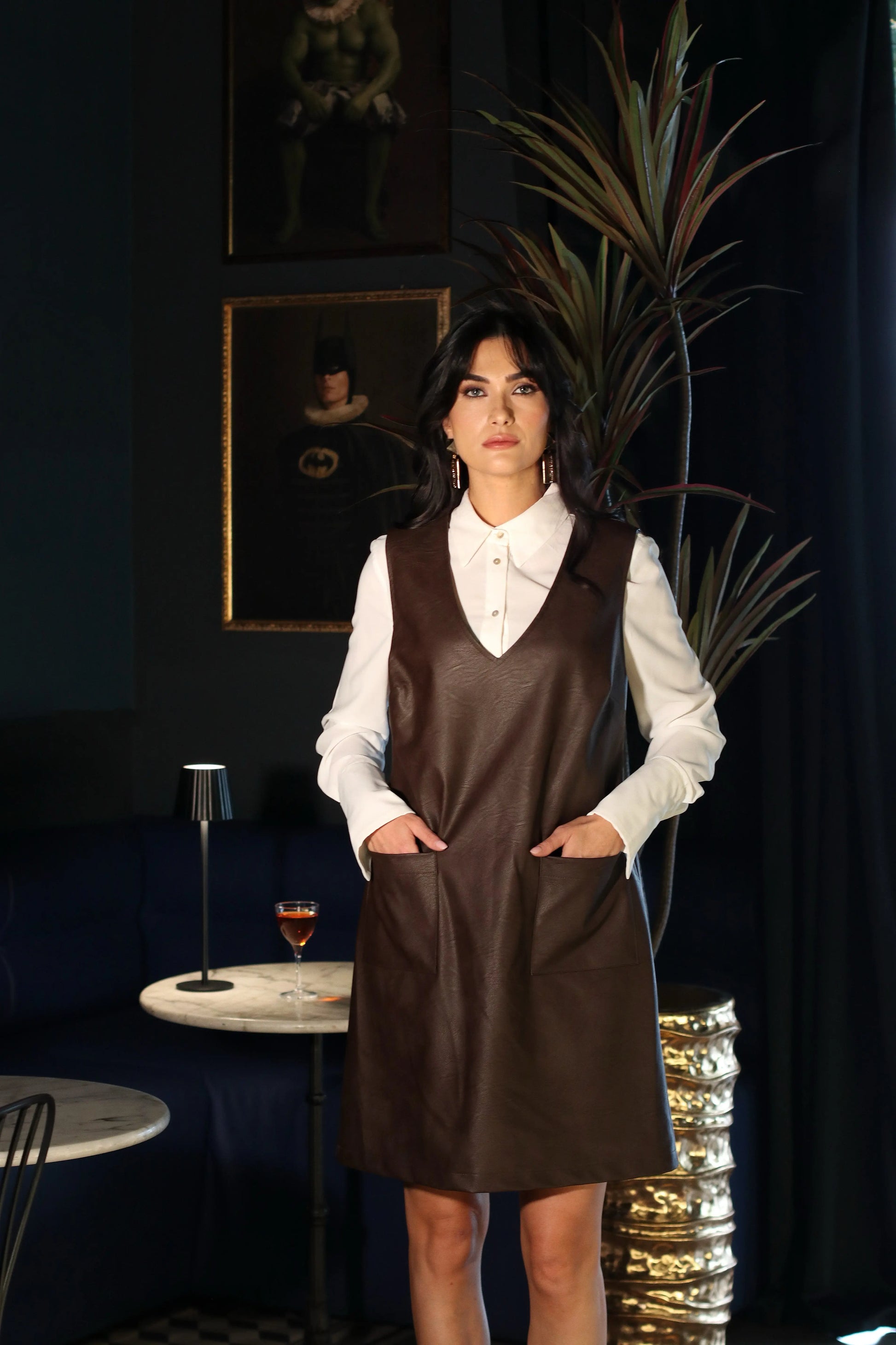 Abito in eco pelle con scollo a V DORABELLA