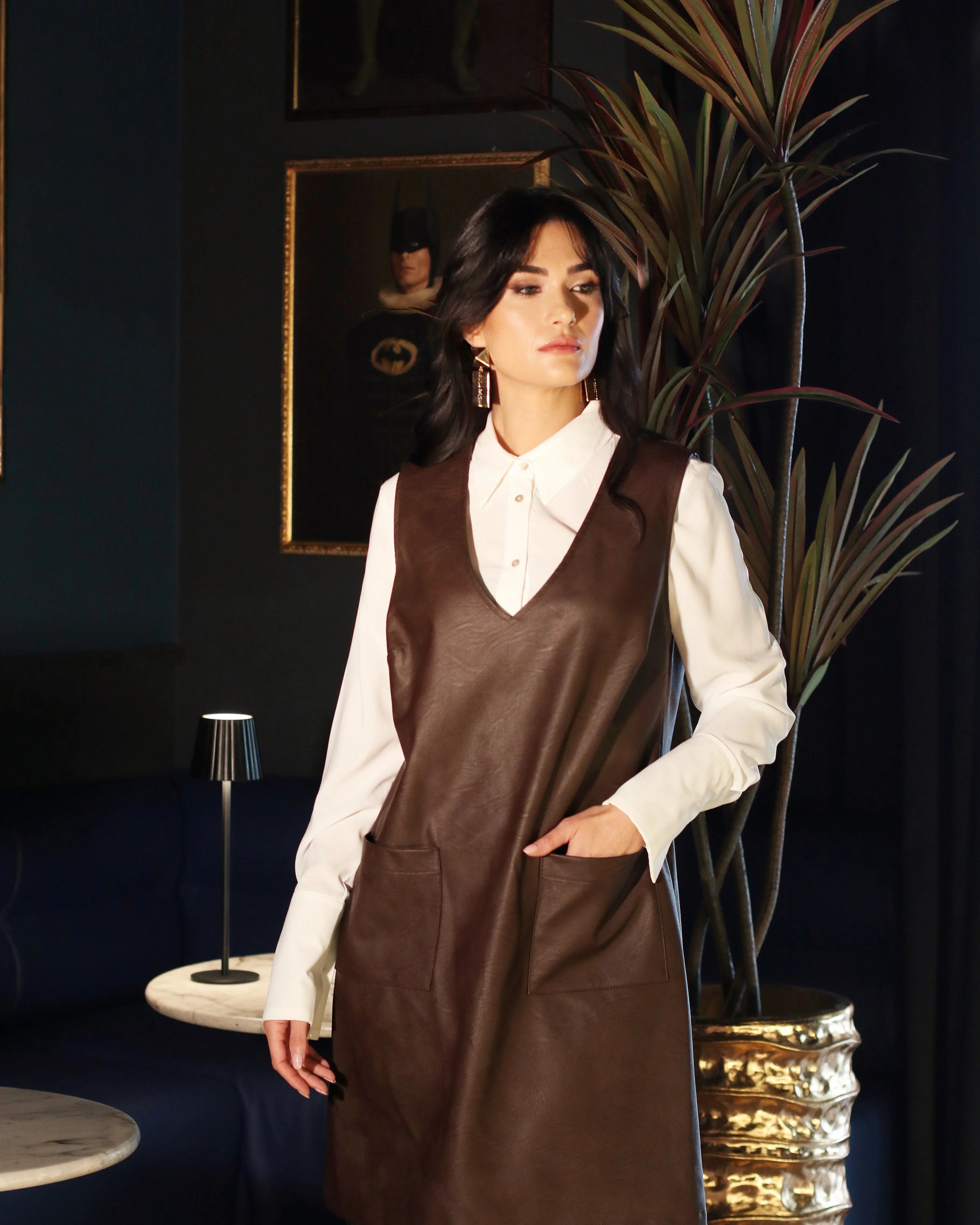 Abito in eco pelle con scollo a V DORABELLA