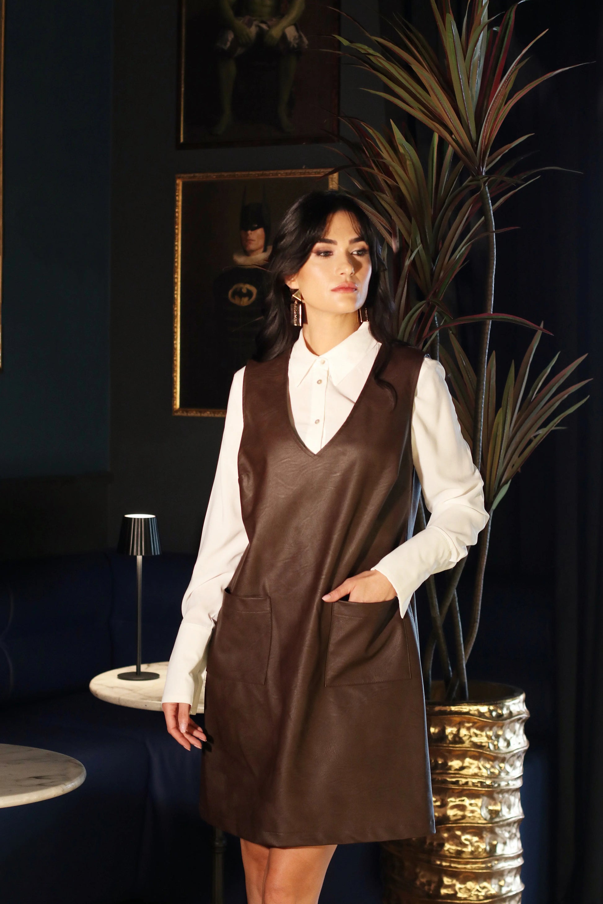 Abito in eco pelle con scollo a V DORABELLA