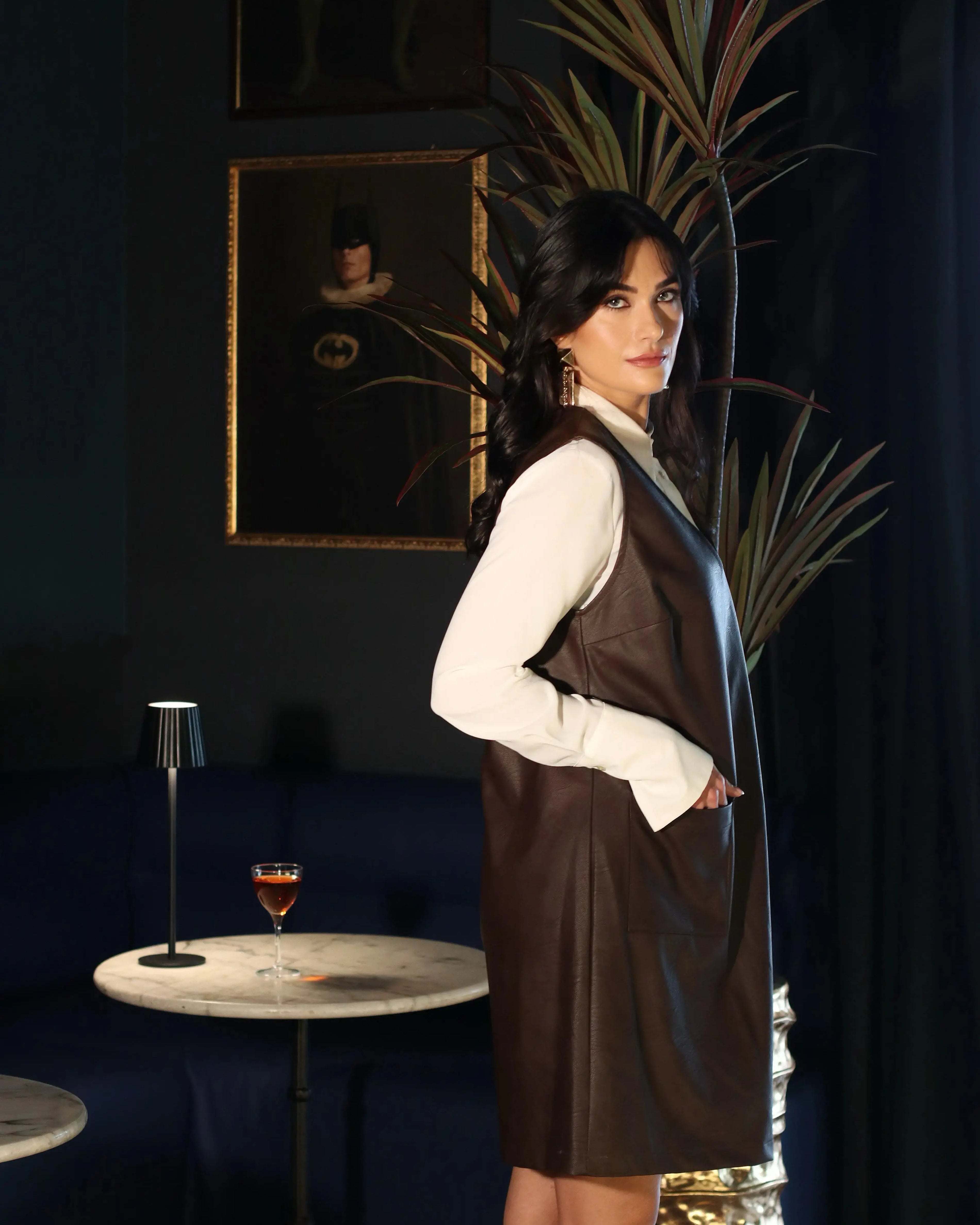 Abito in eco pelle con scollo a V DORABELLA