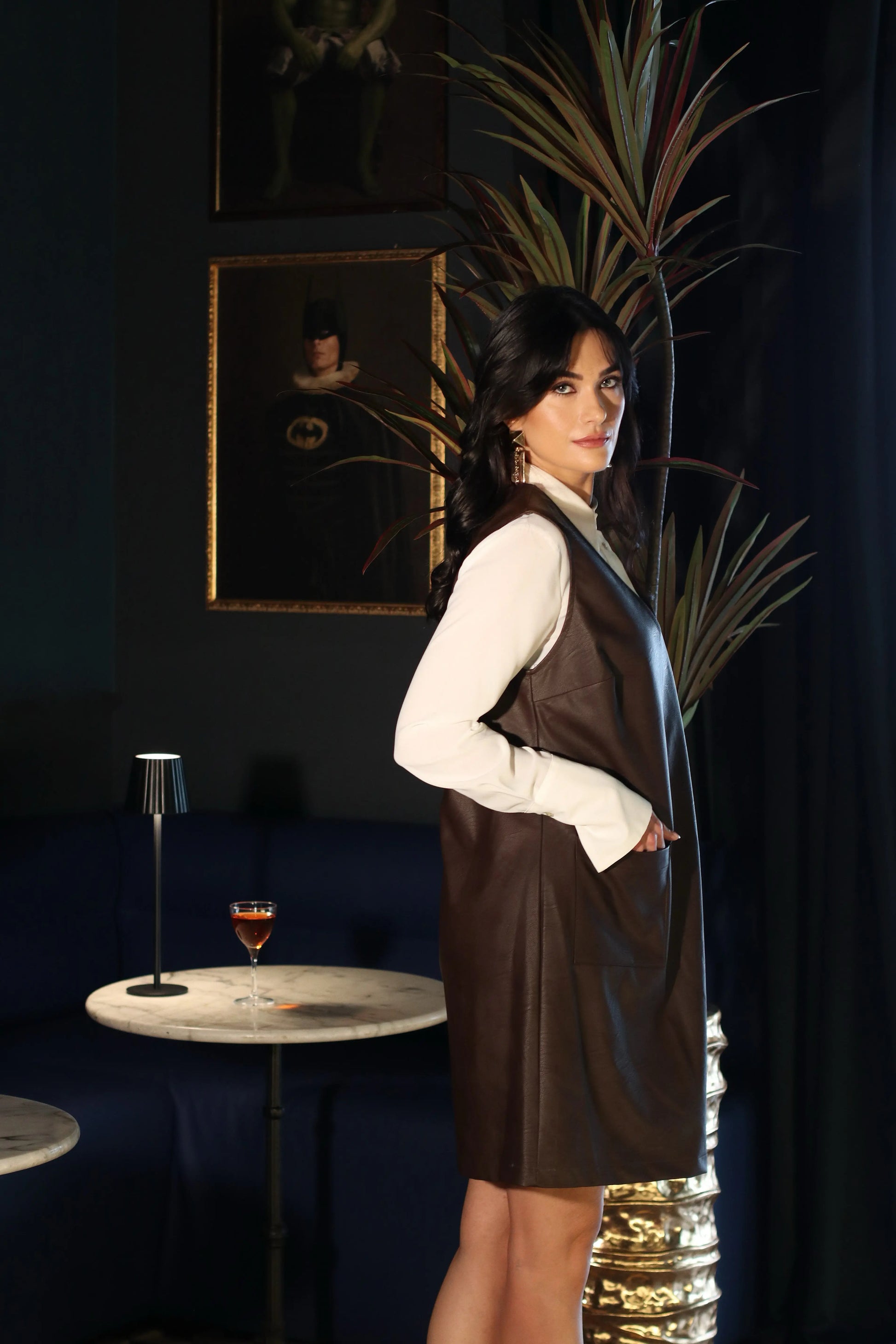 Abito in eco pelle con scollo a V DORABELLA