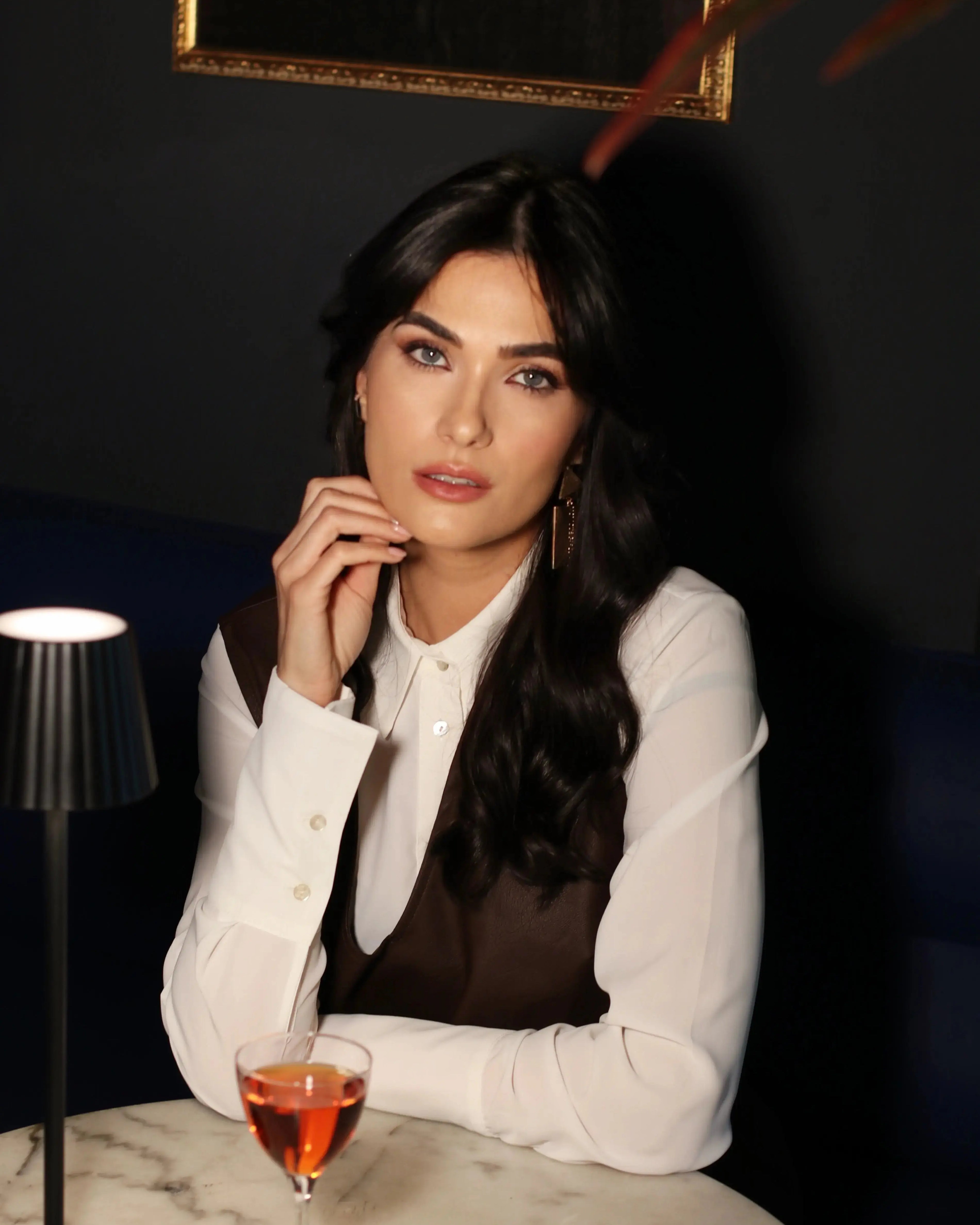 Abito in eco pelle con scollo a V DORABELLA