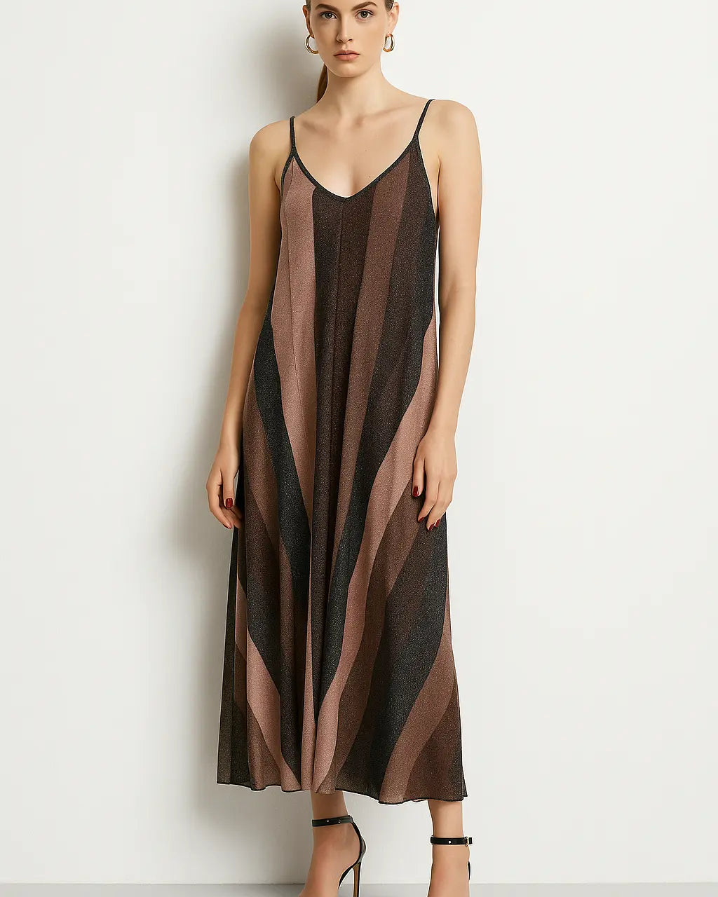 Abito lungo a bretelline in tessuto lurex plissetato a fantasia DORABELLA