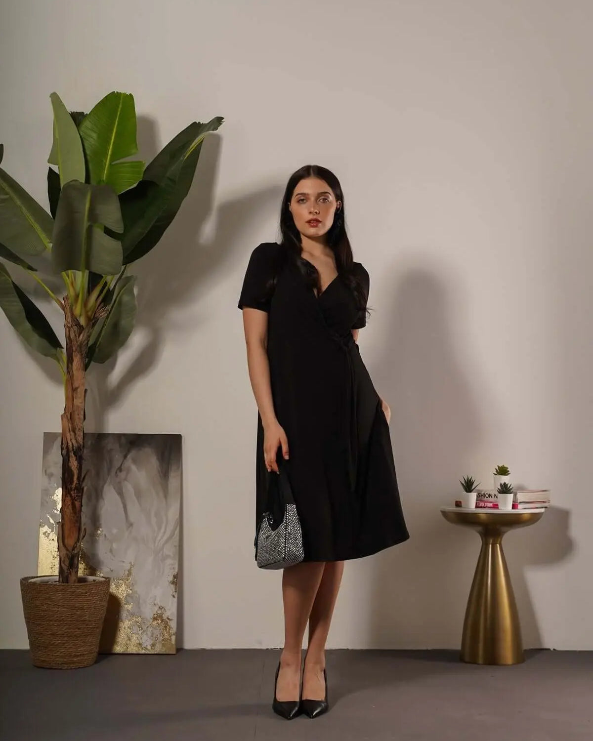 Abito mezza manica midi in tinta unita a portafoglio NERO DORABELLA