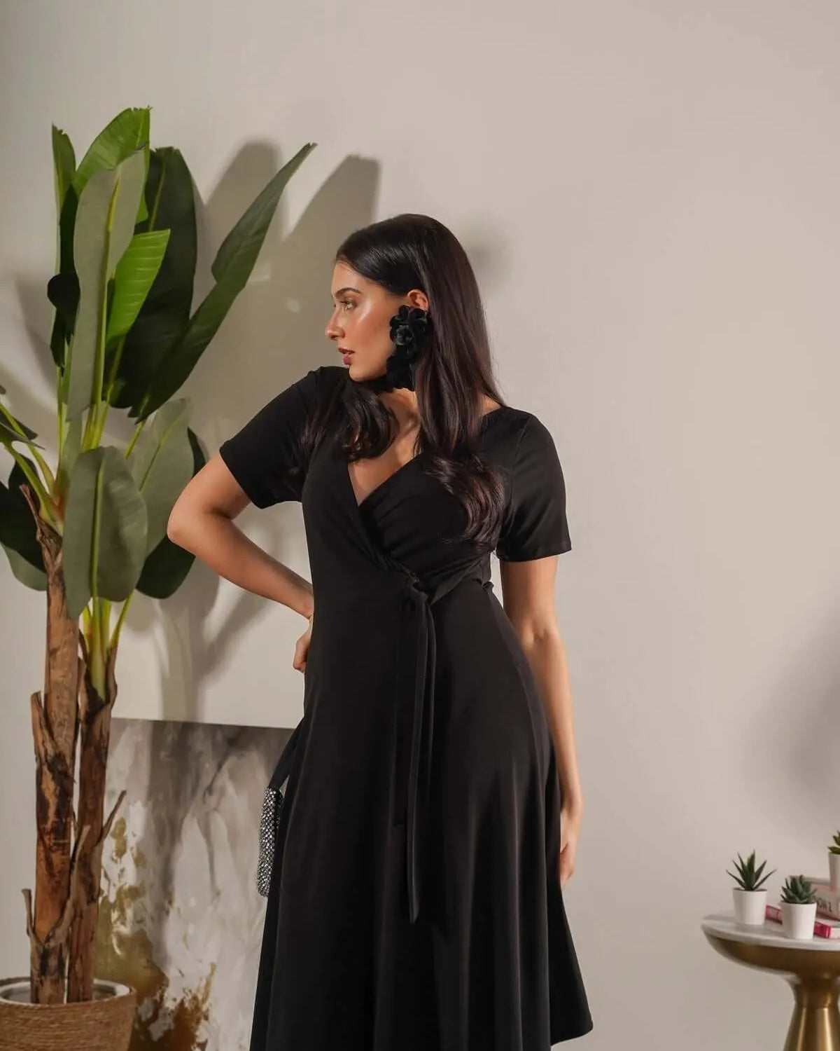 Abito mezza manica midi in tinta unita a portafoglio NERO DORABELLA