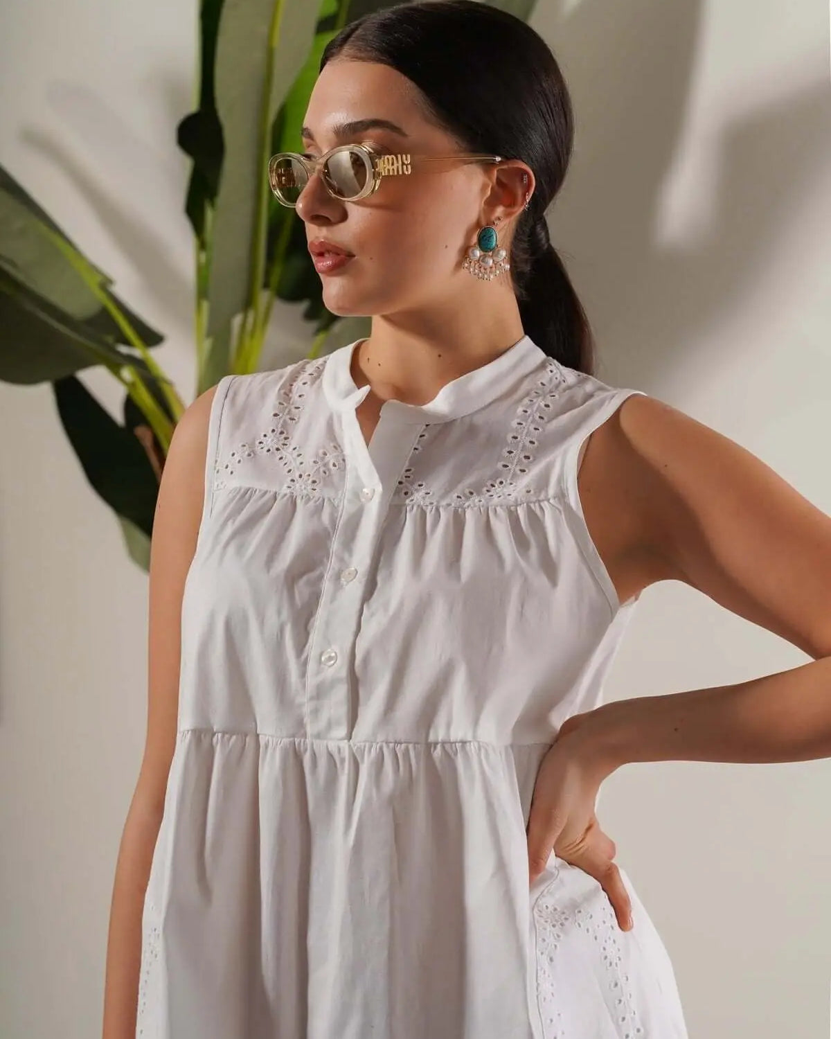 Abito smanicato in cotone con ricamo in pizzo Sangallo BIANCO DORABELLA