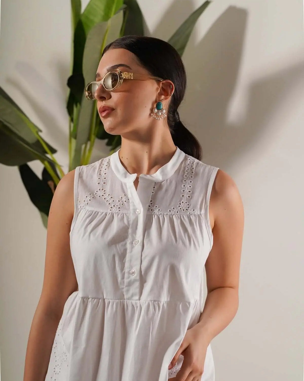 Abito smanicato in cotone con ricamo in pizzo Sangallo BIANCO DORABELLA