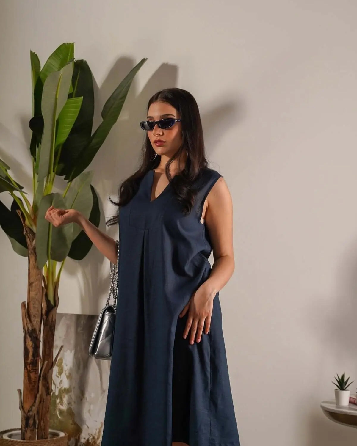 Abito smanicato in misto lino con baciapiega BLU DORABELLA