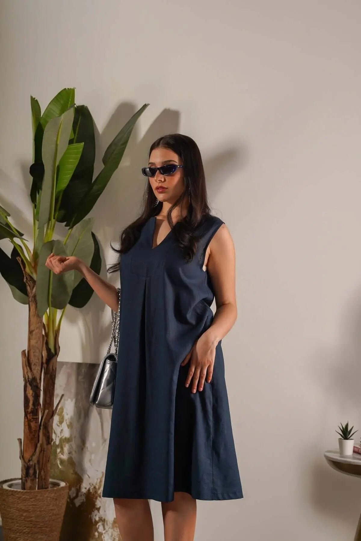 Abito smanicato in misto lino con baciapiega BLU DORABELLA