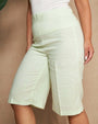 Bermuda in tela di lino e viscosa tinta unita con bustino parzialmente elasticizzato. MENTA DORABELLA