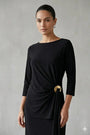 Blusa Ity con accessorio metallico DORABELLA