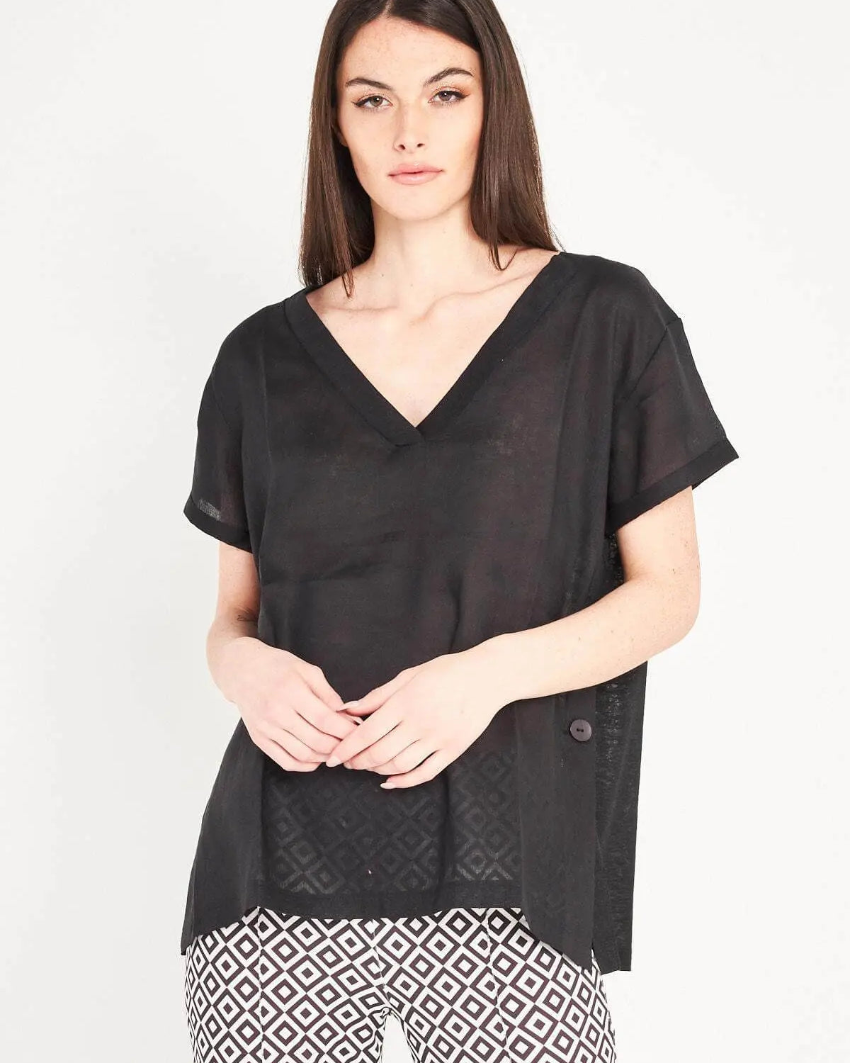 Blusa combinata in lino e jersey di misto viscosa tinta unita con scollo a V e dettaglio bottoni. NERO IRONICA