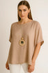 Blusa con fondo sorriso e collana accessorio Unica by Dorabella