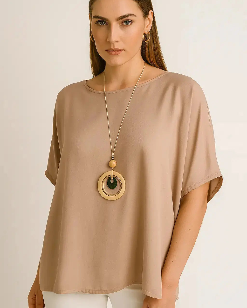 Blusa con fondo sorriso e collana accessorio Unica by Dorabella