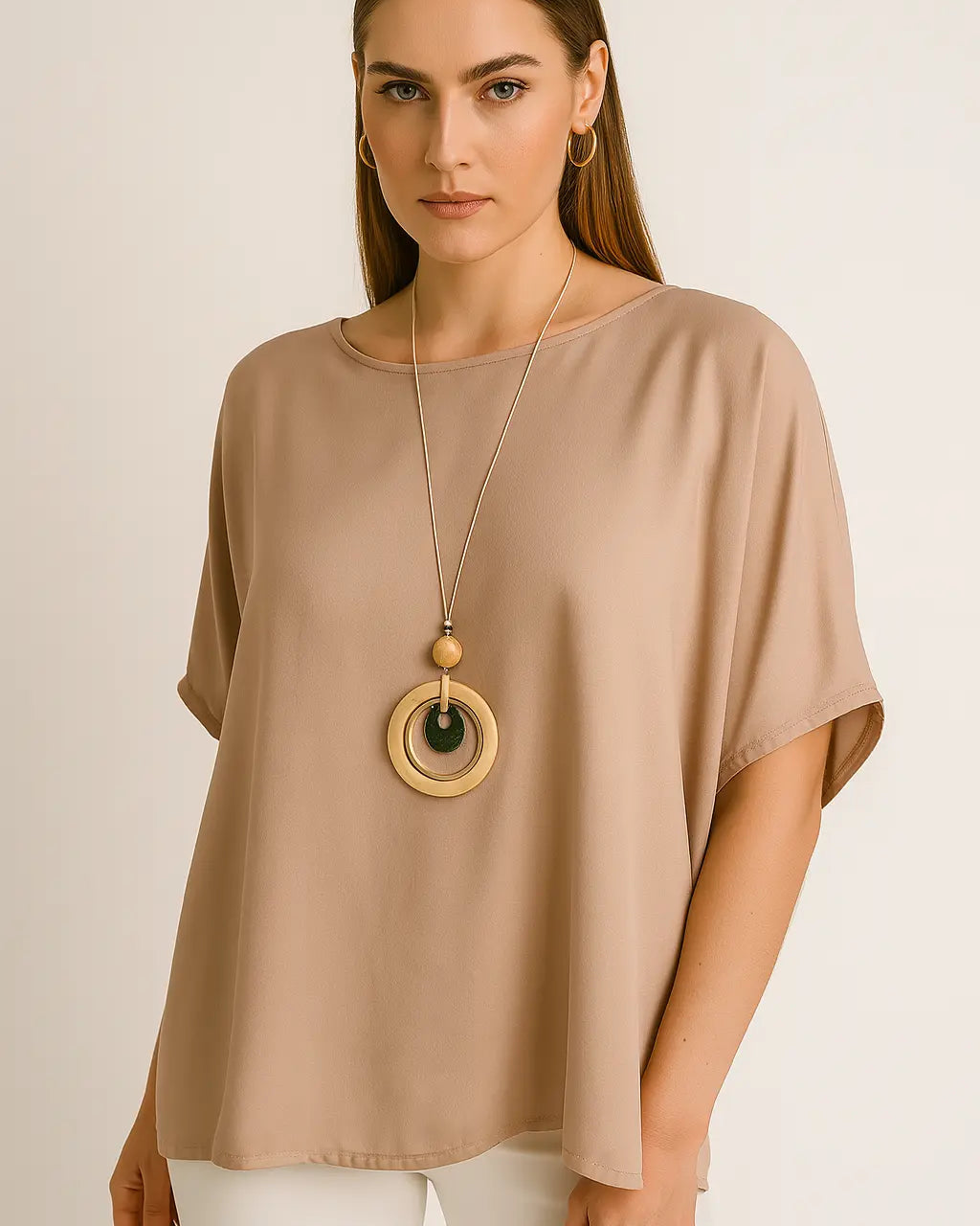 Blusa con fondo sorriso e collana accessorio Unica by Dorabella