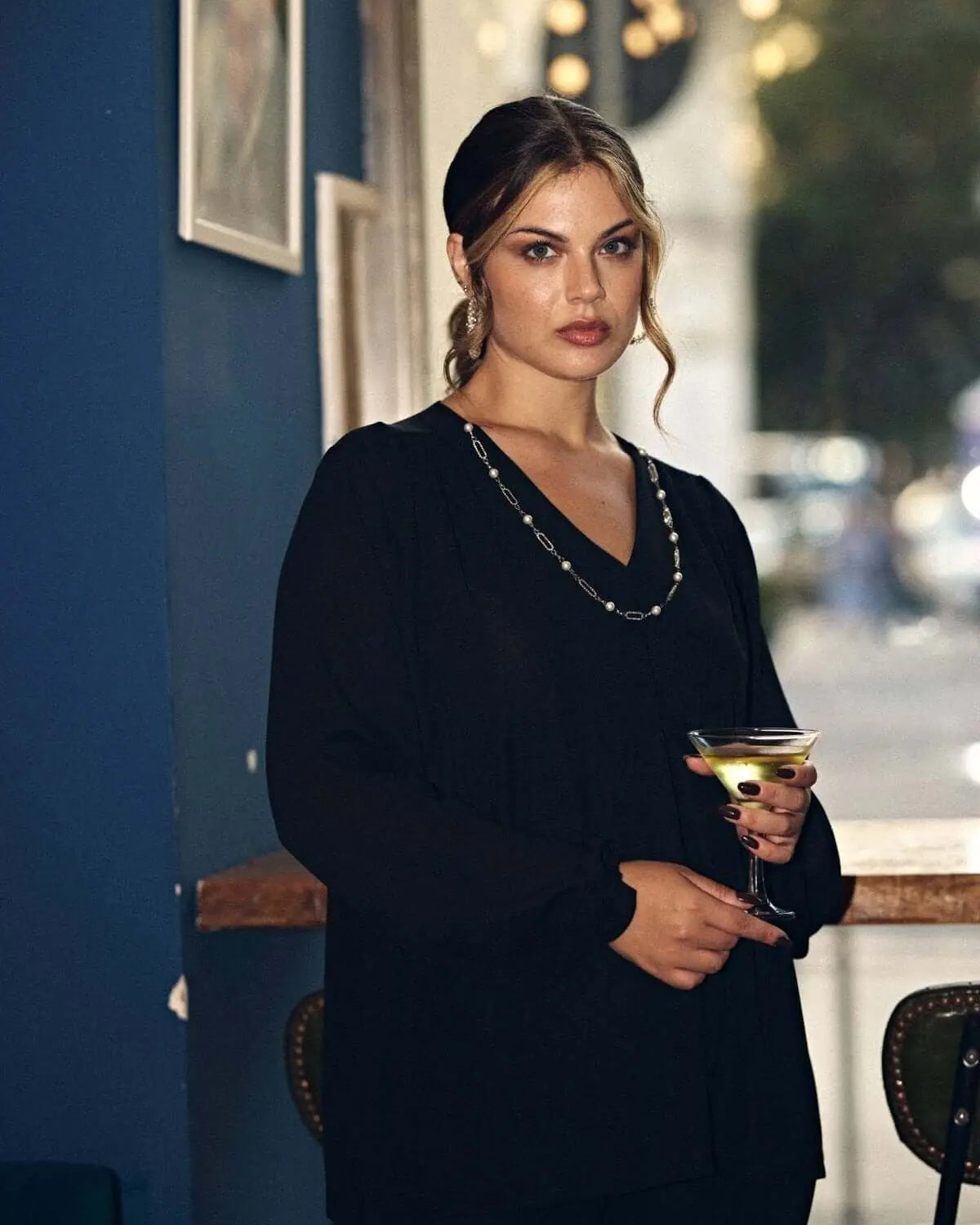 Blusa con pince e collana accessorio NERO DORABELLA PIU'