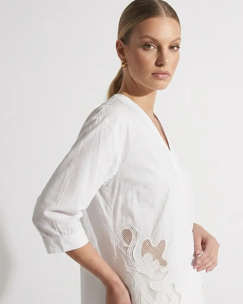 Blusa con ricamo DORABELLA