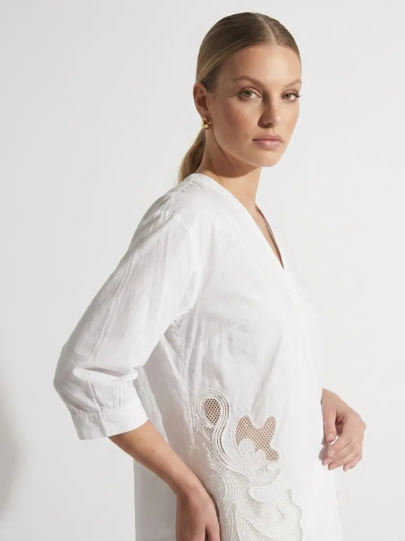 Blusa con ricamo DORABELLA