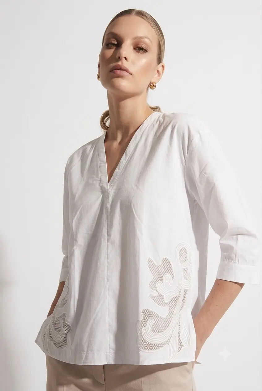 Blusa con ricamo DORABELLA