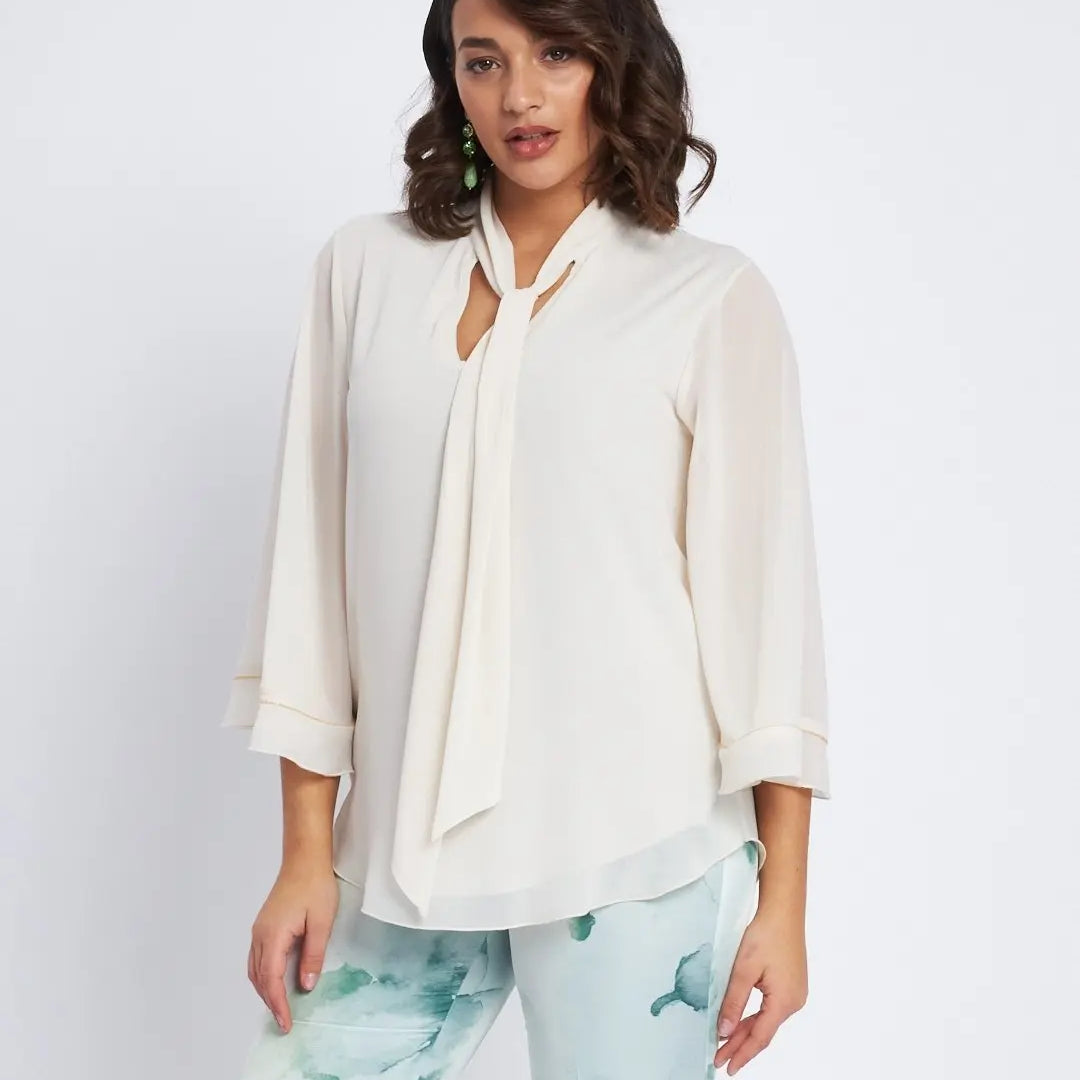 Blusa con scollo a V, fusciacca e manica a volant CREMA DORABELLA