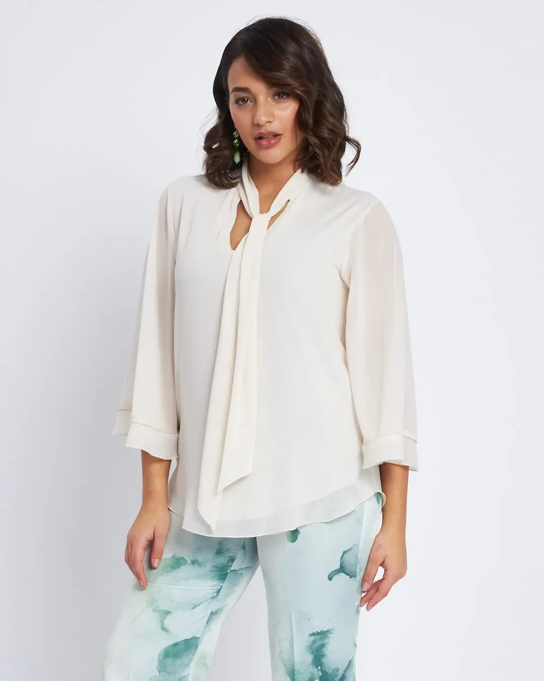 Blusa con scollo a V, fusciacca e manica a volant CREMA DORABELLA