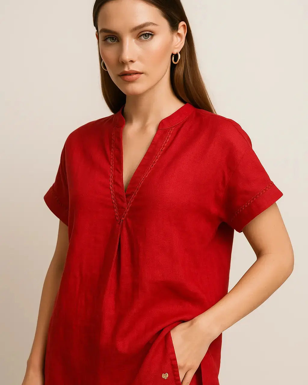 Blusa con scollo a V, passamaneria frontale e collo coreana in misto lino DORABELLA PIU'