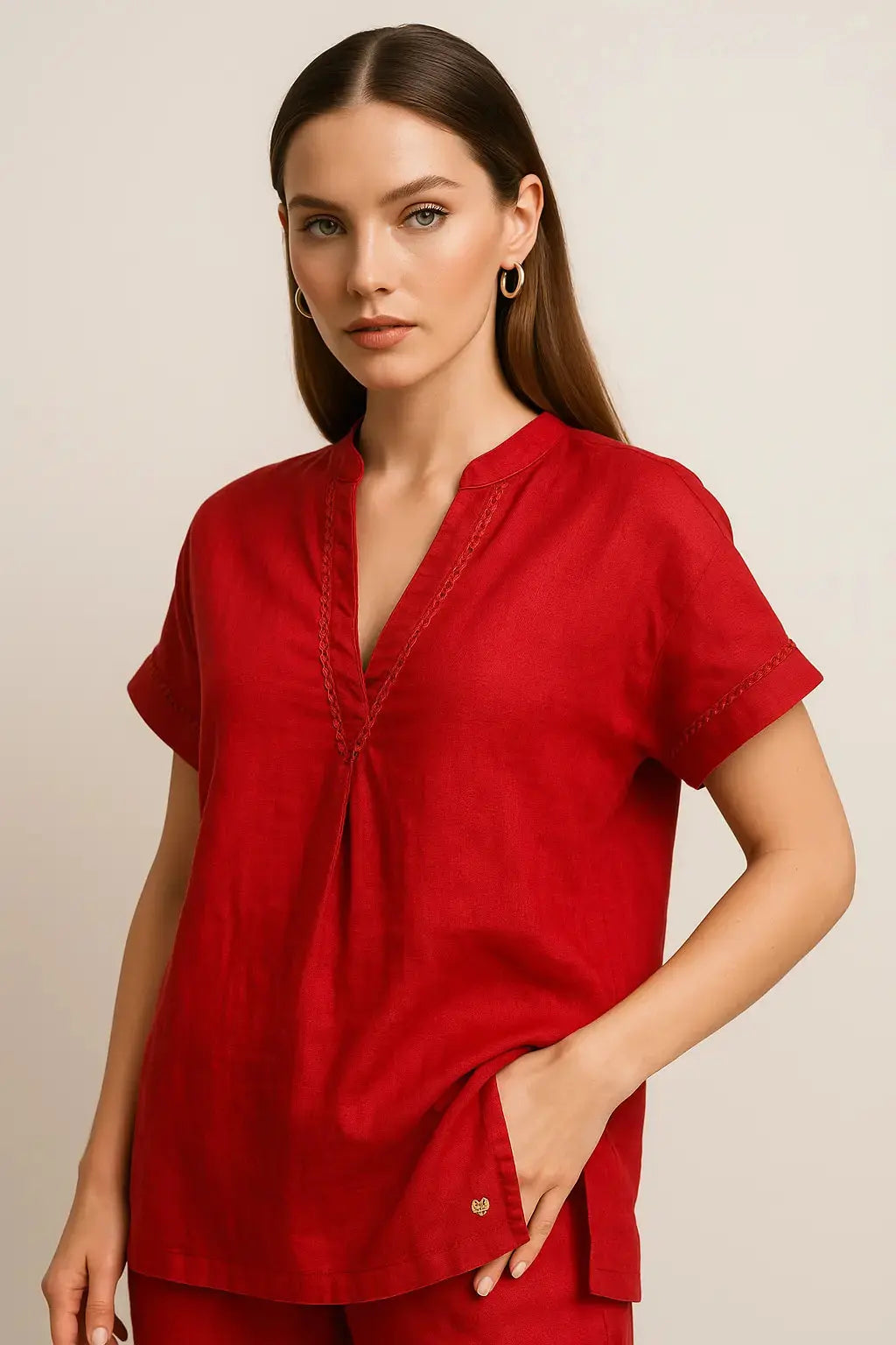 Blusa con scollo a V, passamaneria frontale e collo coreana in misto lino DORABELLA PIU'