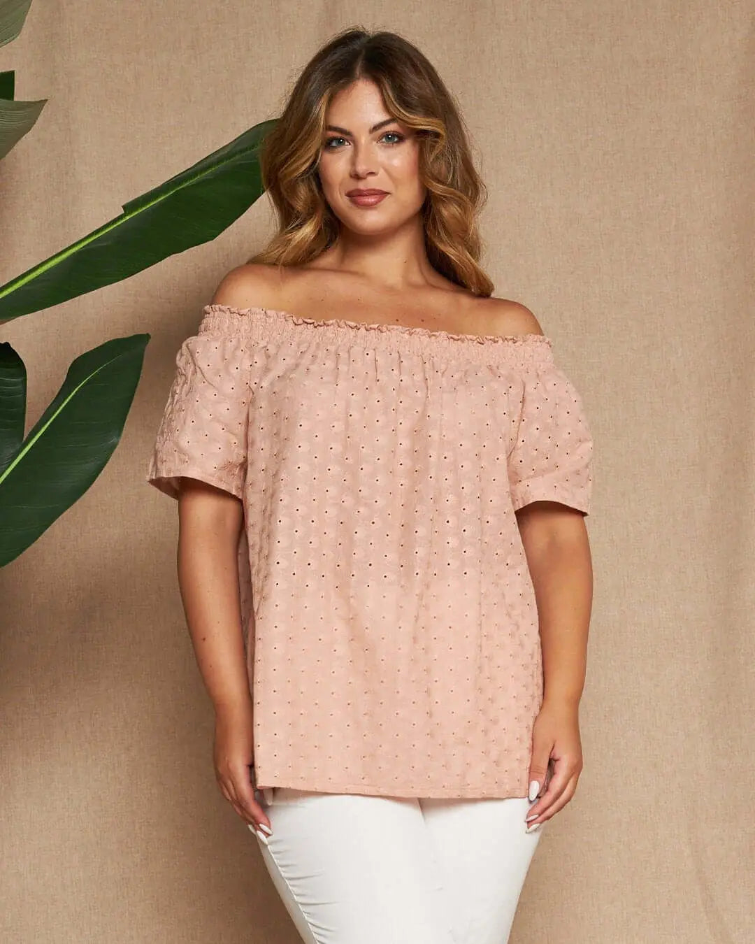 Blusa con spalle scoperte in cotone sangallo tinta unita. ROSA DORABELLA