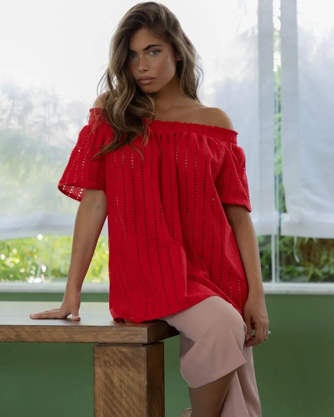 Blusa con spalle scoperte in cotone sangallo tinta unita. ROSSO DORABELLA XXL