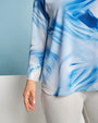 Blusa fluida in georgette con fantasia astratta sfumata e dettagli in paillettes AZZURRO DORABELLA