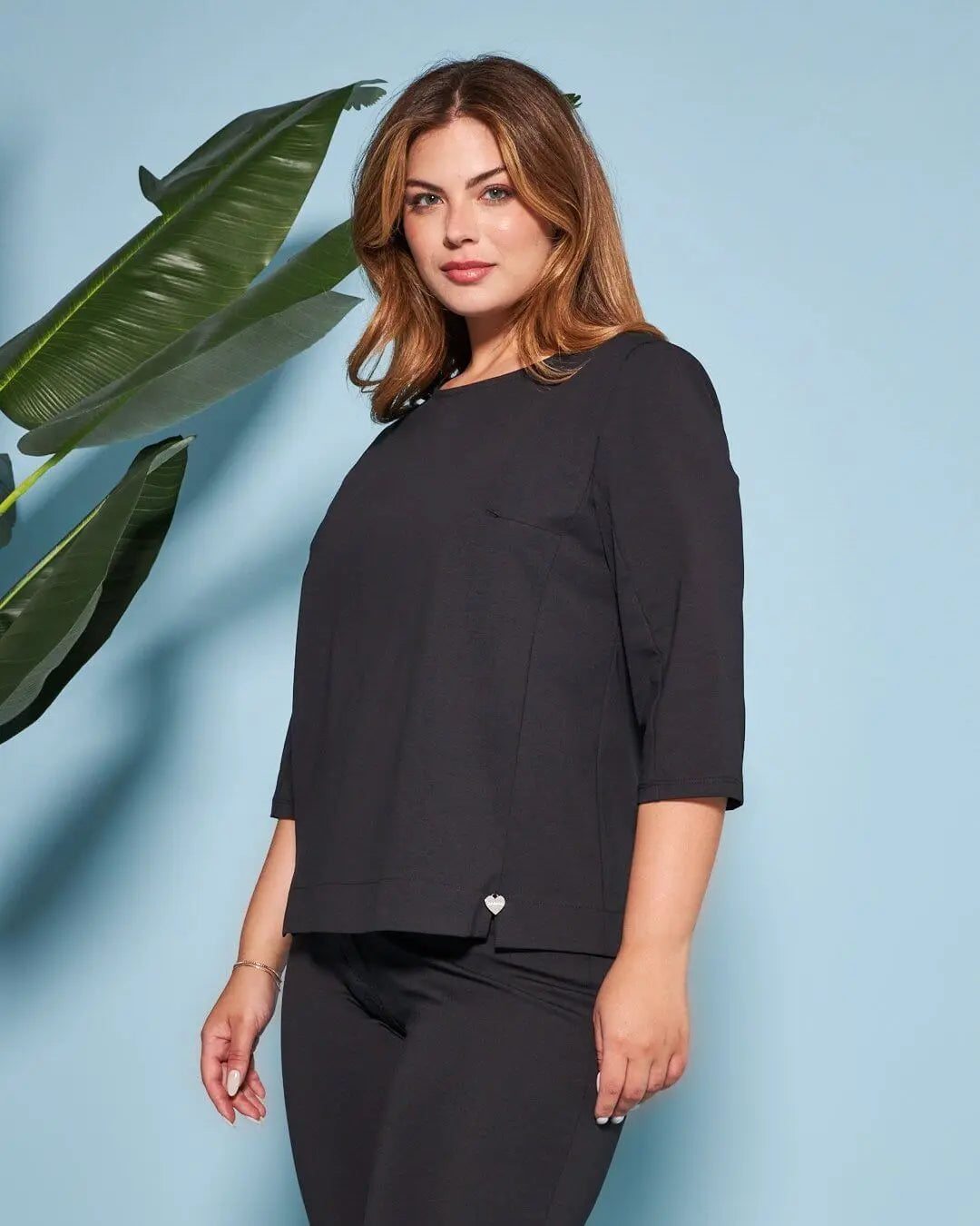 Blusa girocollo in jersey di cotone elasticizzato tinta unita NERO DORABELLA