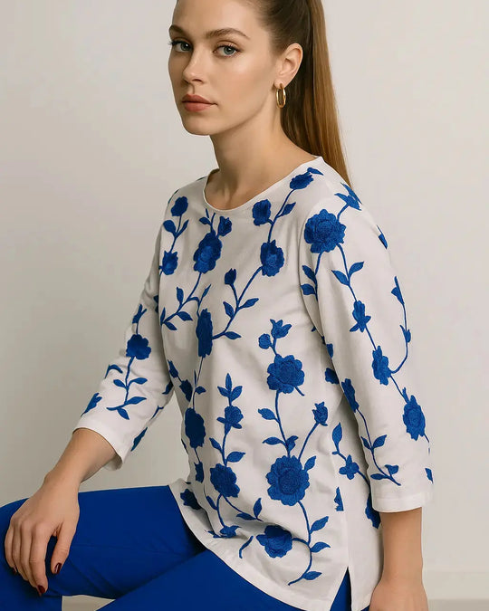 Blusa girocollo in sangallo con fiori colorati ricamati DORABELLA