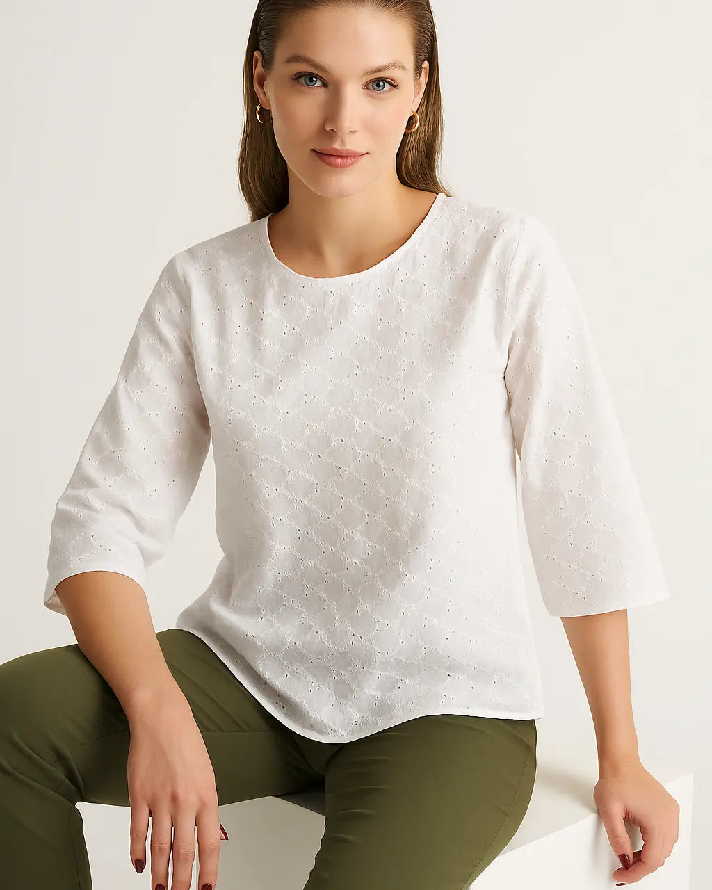 Blusa girocollo in sangallo con maniche a tre quarti DORABELLA